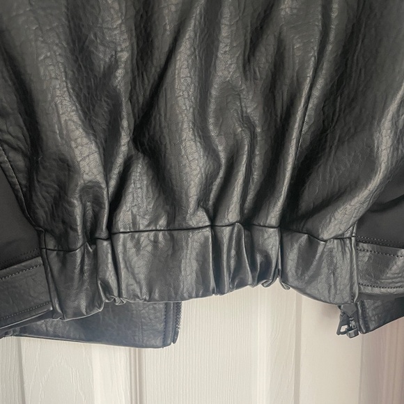 Alice + Olivia Yardley Vegan Leather Cropped Jacket Size Small - Picture 7 of 8